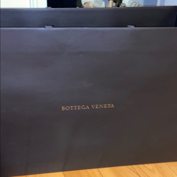 Designer shopping bags, and boxes - Picture 5 of 9